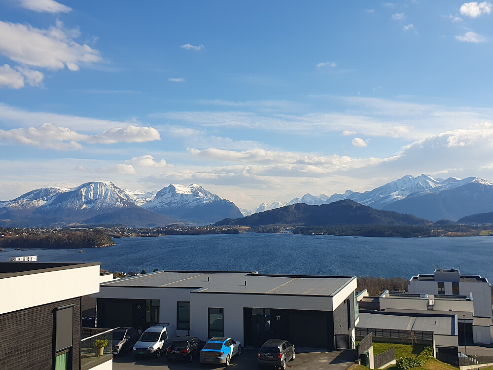 Mot Sunnmørsalpene (Sykkylven og Ørsta)