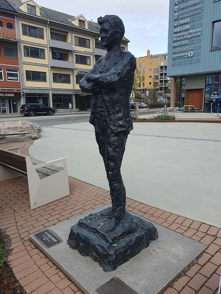 Solskjær utenfor Campus