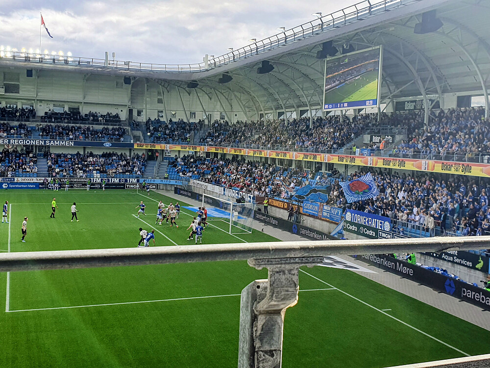 Artig med nesten fullsatt stadion igjen