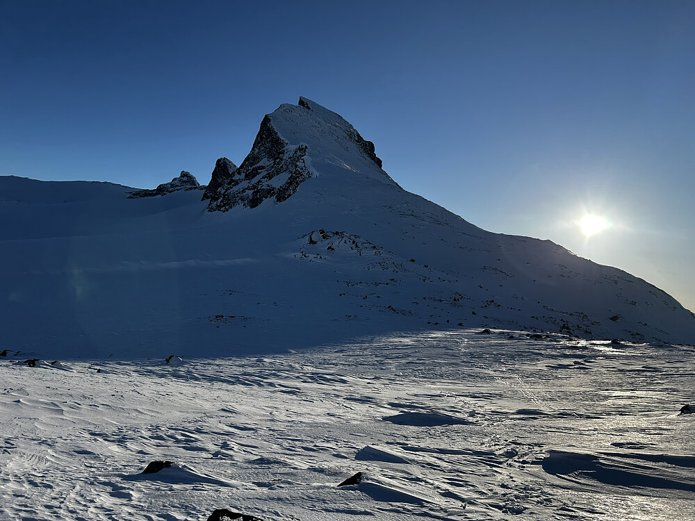 isete flanke opp til toppen