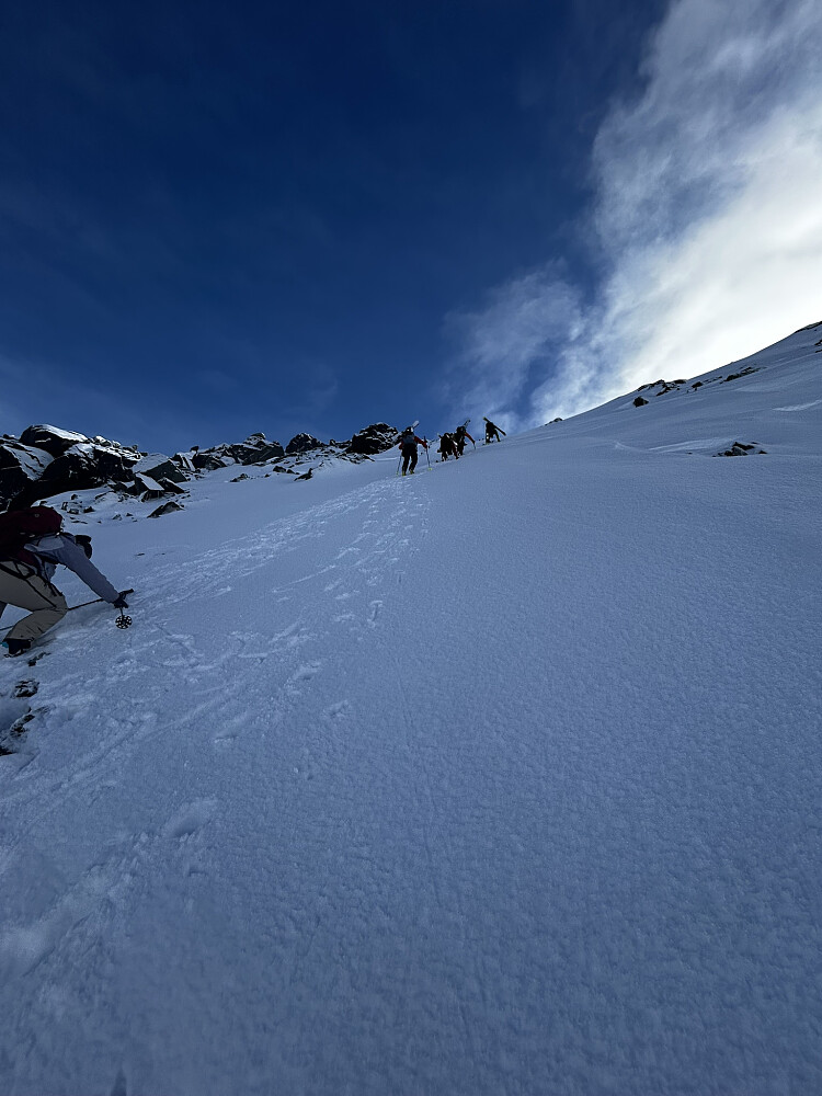 snart på toppen og siste runde med av og på med ski