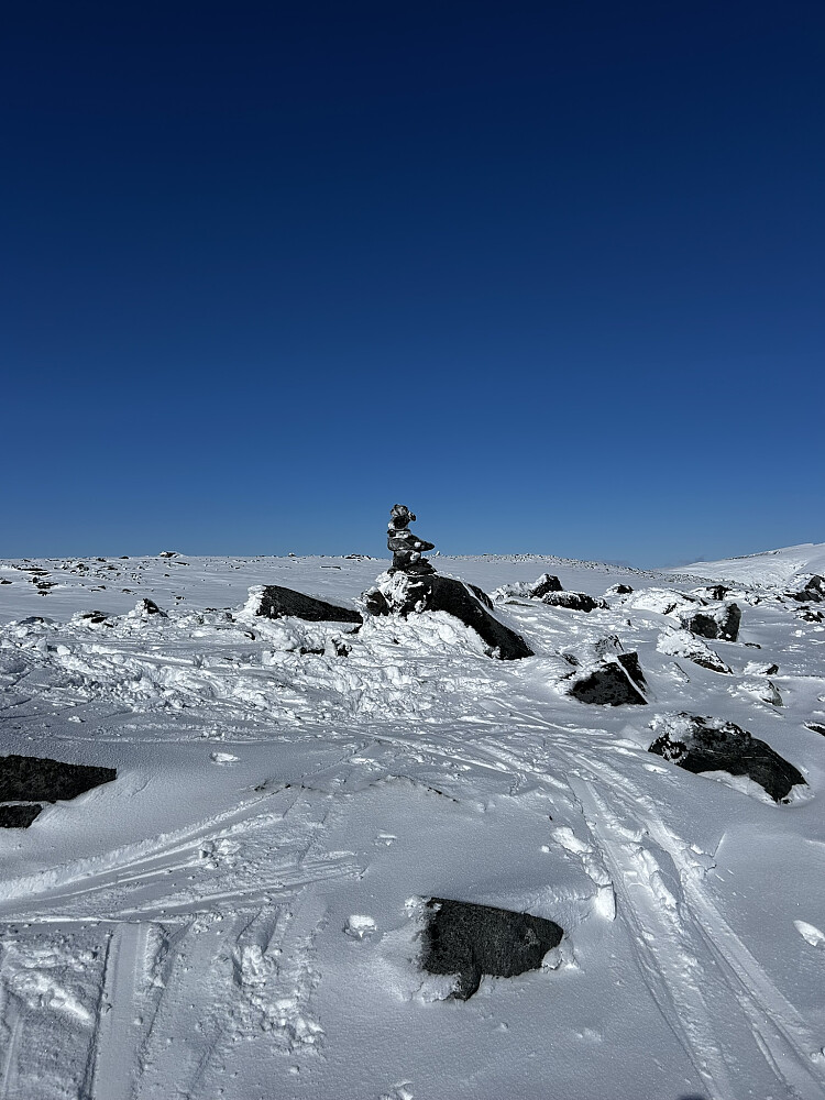 Bygde varde på den nye toppen. Usikker om byggverket står i 100 år men ble godkjent av Espen som er snikker. Det er uansett 5 års nyboliggaranti så dersom byggverket raser er det bare å sende inn reklamasjon