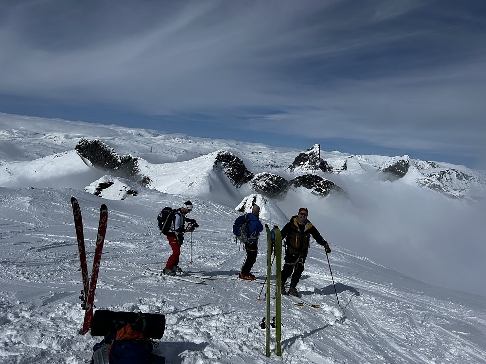 Skeie, Veslebjørn, Soksa, Knviven, Sauen  og sikkert noen Hestbreapigger i bakgrunnen