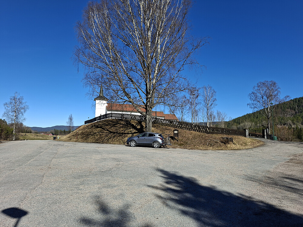 Parkeringsplass Melum kirke