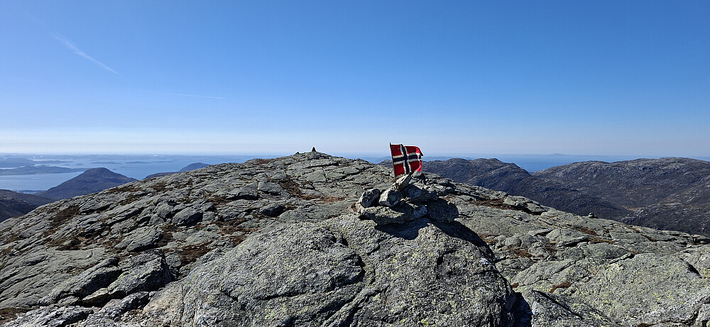 Heiahornet 777 moh. Heiahornet vest 774 i bakgrunnen