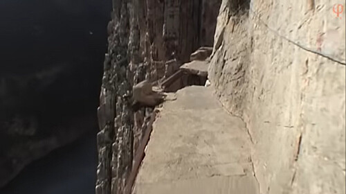 Her hjelper vel ikke wire engang..