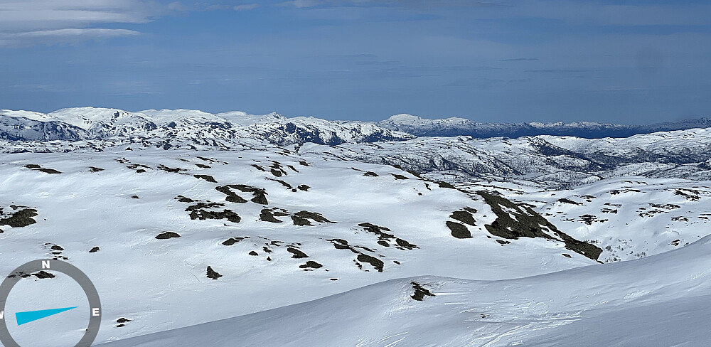 Fra Sæsnuten mot Husnuten/Breidalseggi, Brattefjell