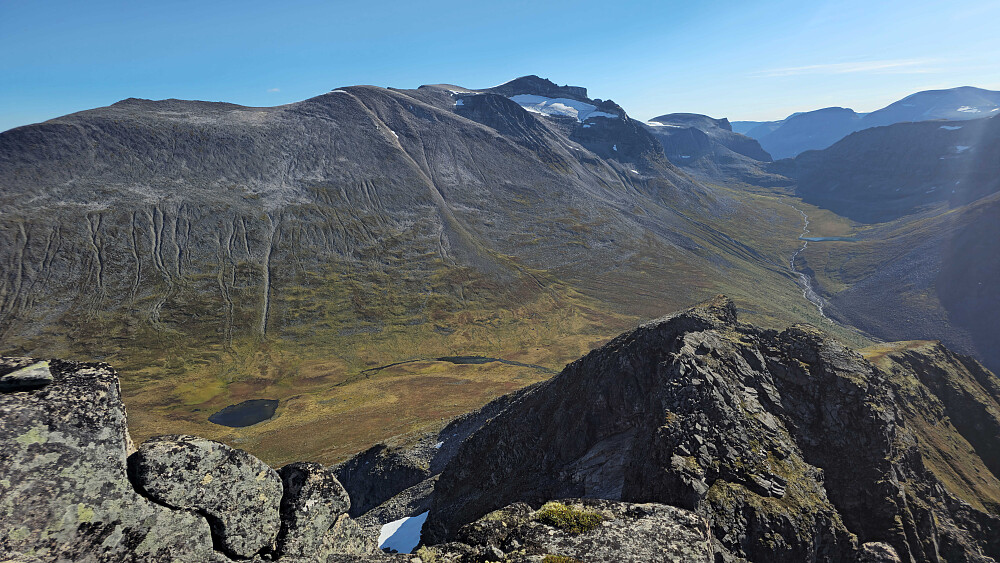 Søre Grøvelnebba. Vinnufjell bak.