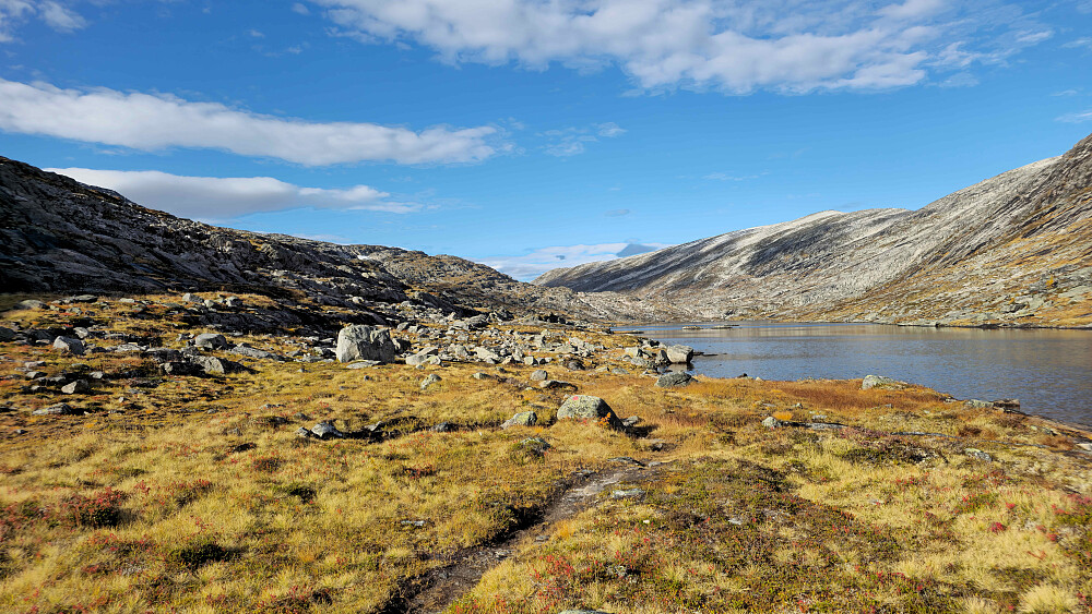Tilbakeblikk ved Øvre Salsvatn.