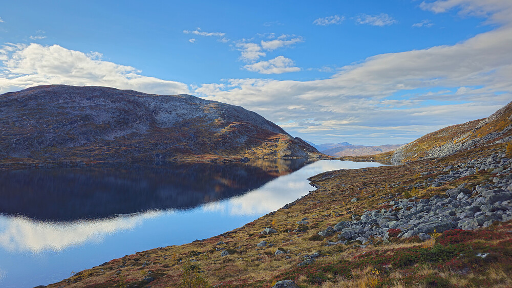 Går mot utløpet fra vannet.