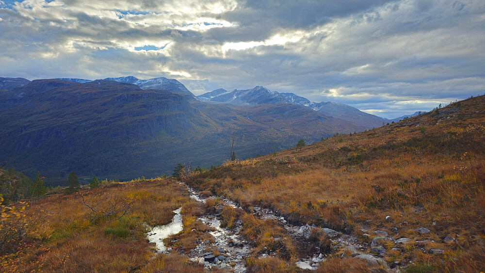 Lia ned til Kårvatn gjenstår.