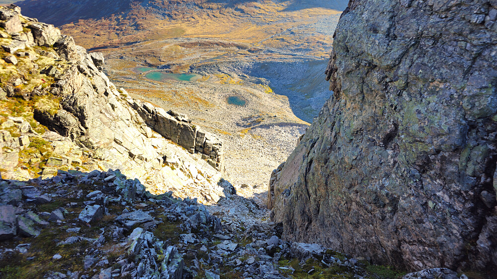 Med solide renner ned på begge sider.