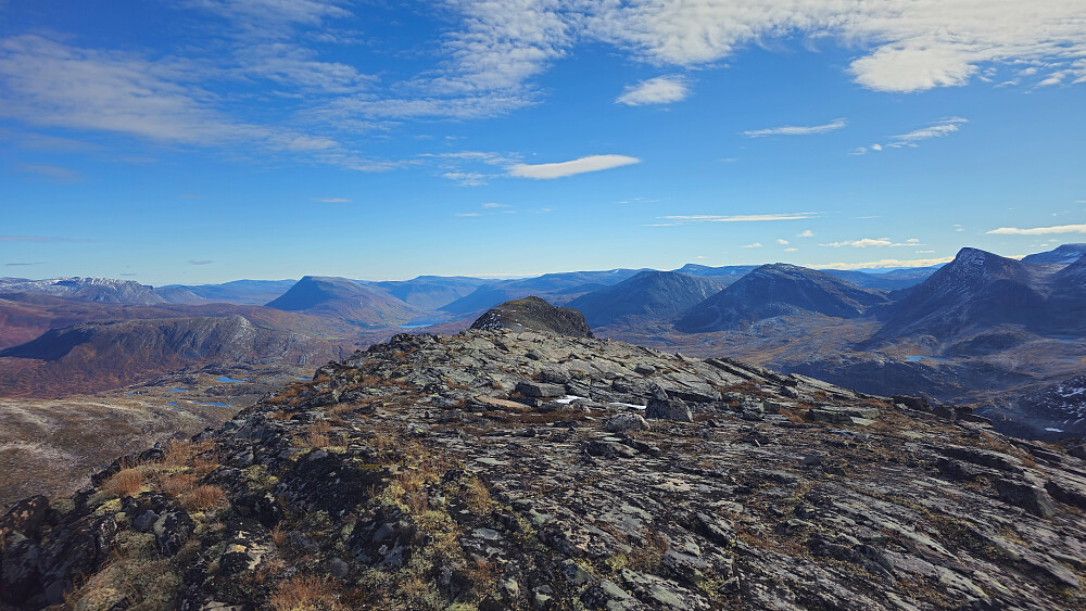 Oppe på vesttoppen. Flott utsikt i alle retninger.