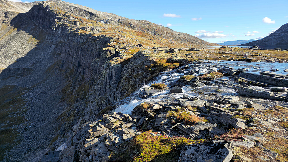 Utløpet fra Langvatnet.