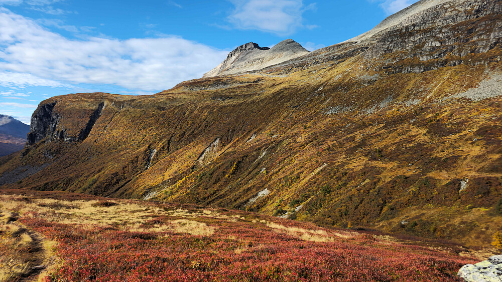 Lia opp mot Bjøråskaret.