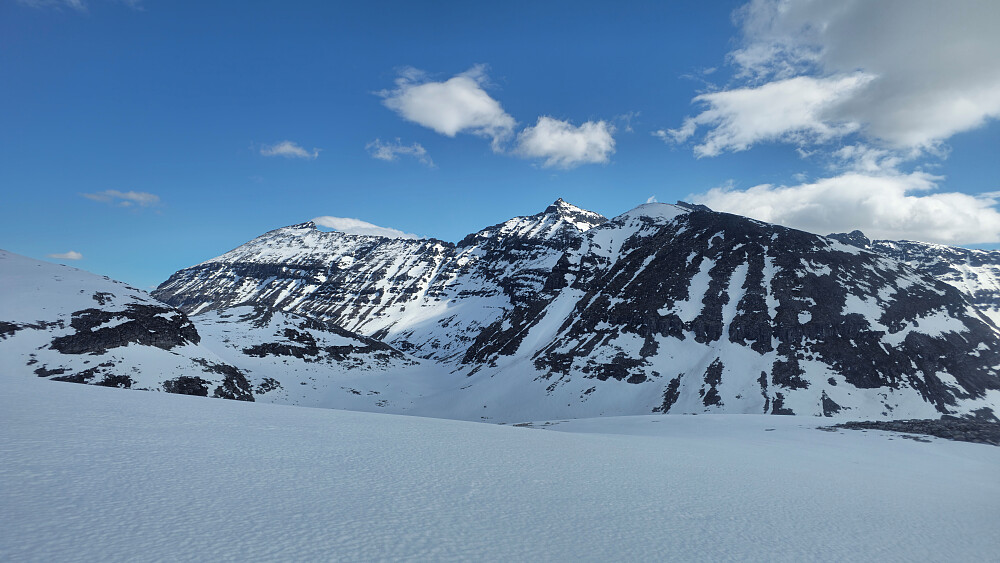 Skarfjell, Trolla og Litlnebba.