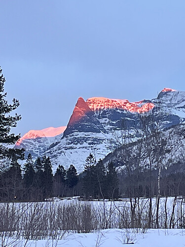 Alltid flott med utsikt mot Innerdalstårnet fra Camp Dronningkrona!