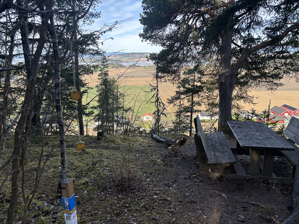 Utsiktspunktet sør på åsen.