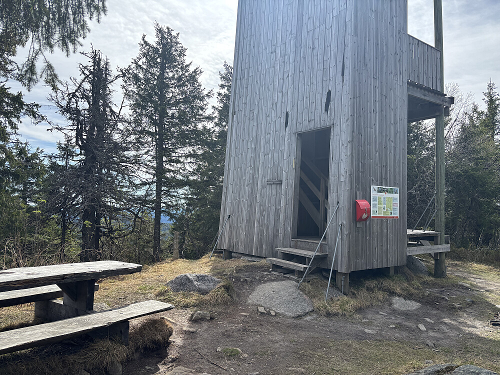 Utsiktstårn på toppen