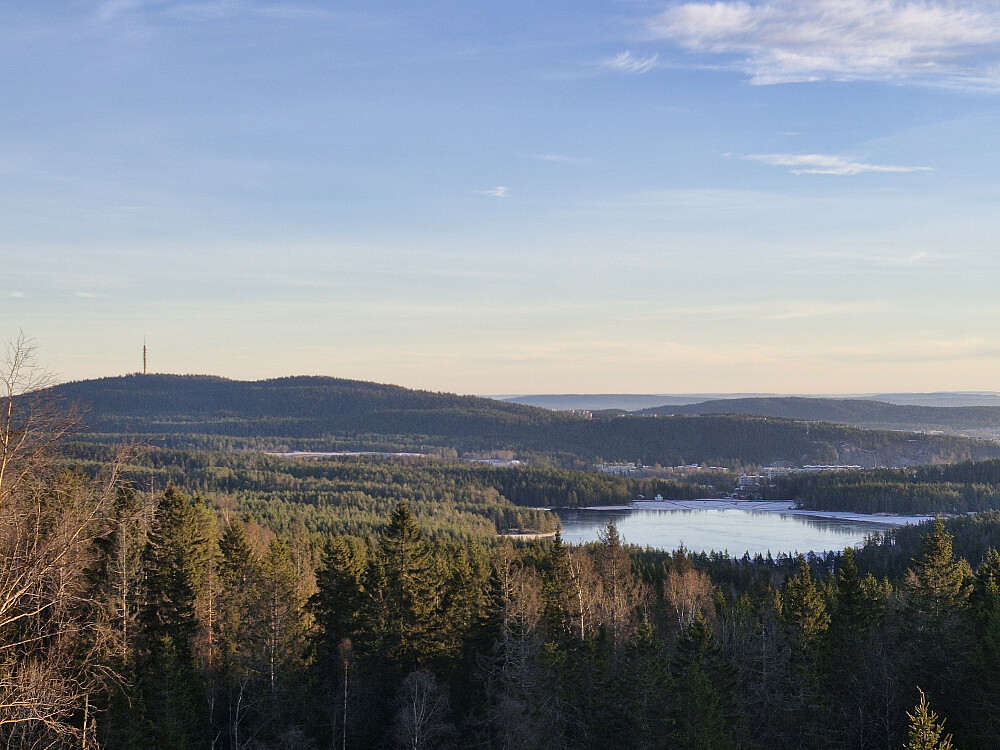 Røverkollen og Alunsjøen sett fra Storhaug