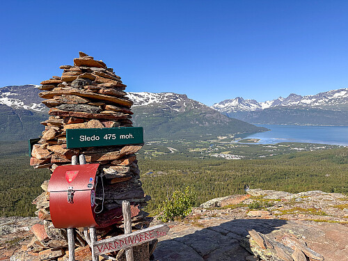 Sledo med Skibotn i bakgrunnen.