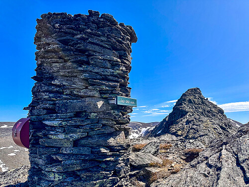 Varden på 1262 moh. 1320-toppen i bakgrunnen, vanskelig fra denne siden.