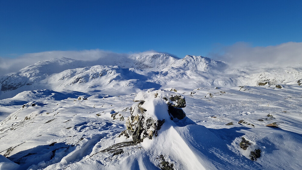 Mot fjella i retning Berdalseken.