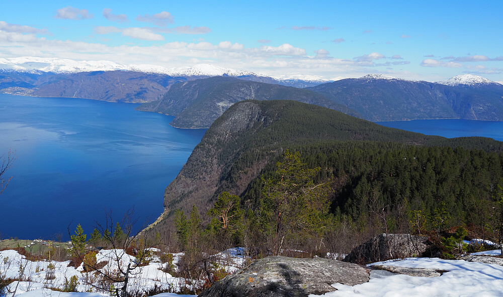 Frå Middagsholten mot Mulakamben.