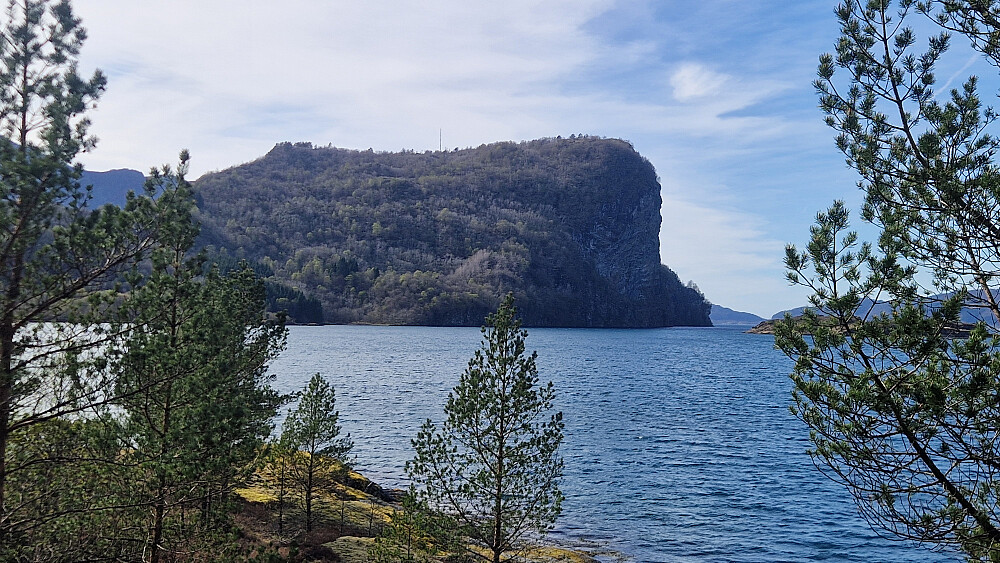 Katlenova sett frå bilvegen etter besøket.