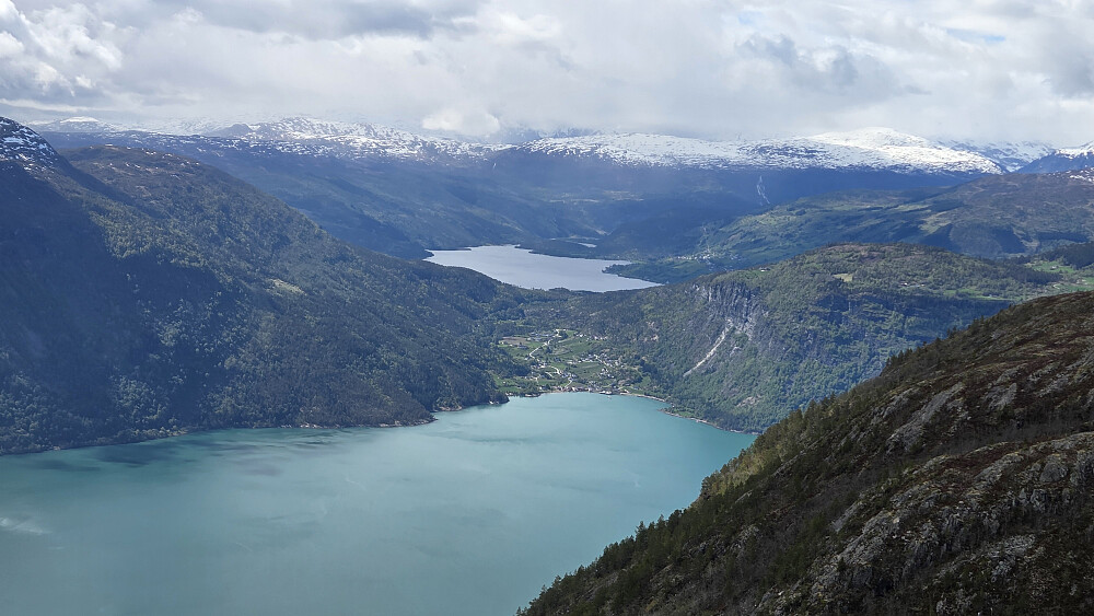 Solvorn og Hafslovatnet.