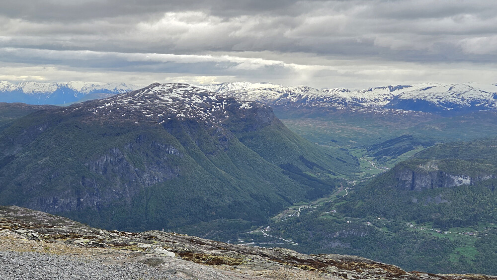 Øvstedalen og Skriki.