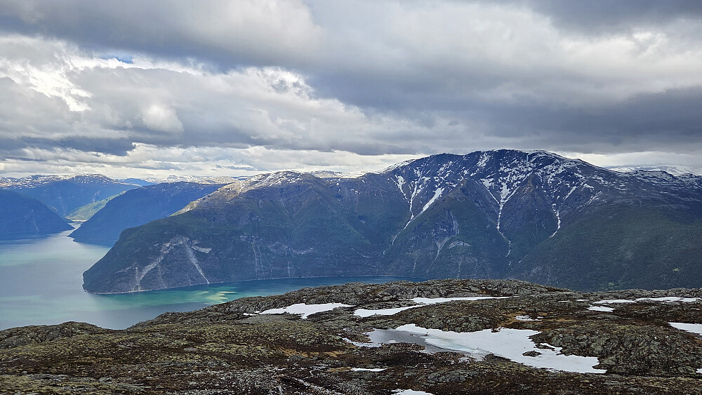 Bleia og inn mot Lærdal.