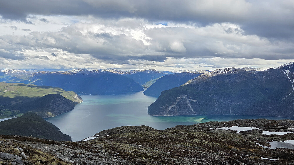 Flott fjord-landskap.