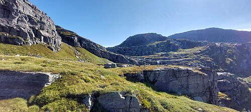 Terrenget vidare mot Kvitevekkstjørna.