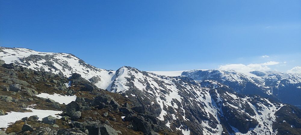 Tilbakeblikk mot toppen av Bondhusbreen og området bak kor toppunktet i Etne ligg. "Der var vi!"