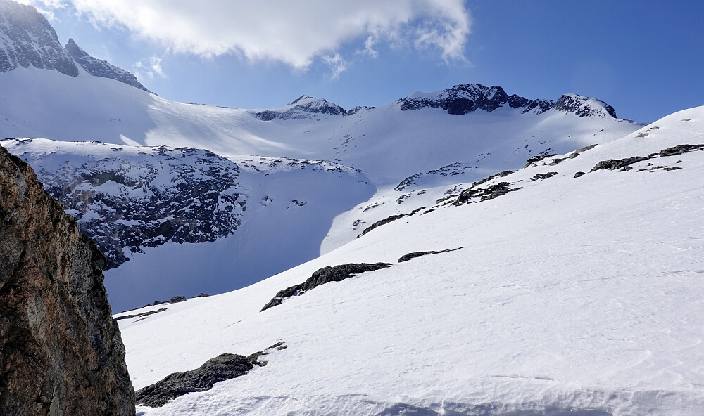 Litt hvile bak en stein i ly for vinden. Nyheitinden mot horisonten.