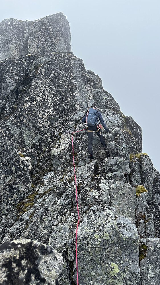Første taulengde opp mot Sør for Sentraltinden.