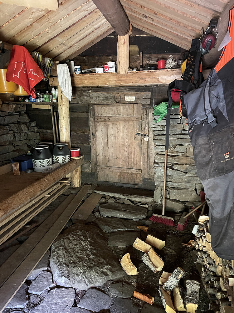 Vormeli. Låst videre inn med DNT-nøkkel.