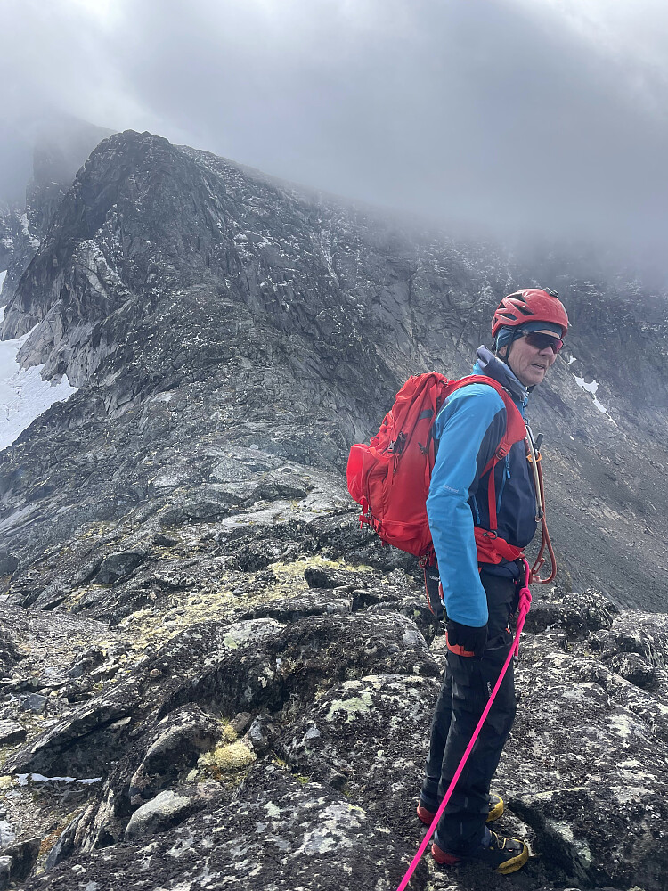 Om været hadde vært bedre kunne vi vurdert å klatret over Høgdebrotet tilbake igjen. Men ikke i dag.