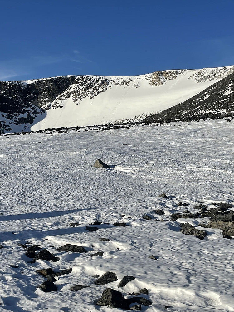Et lite flakskred i sørsida på Galdhøe.