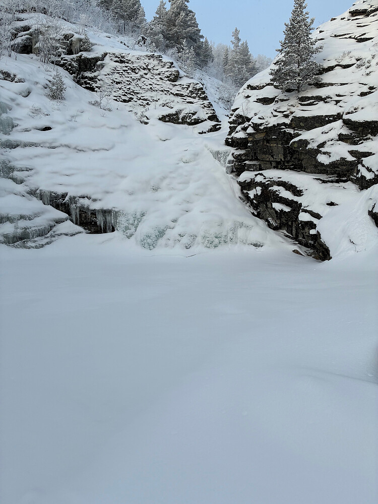 Et kort opptak før Åsfossen.