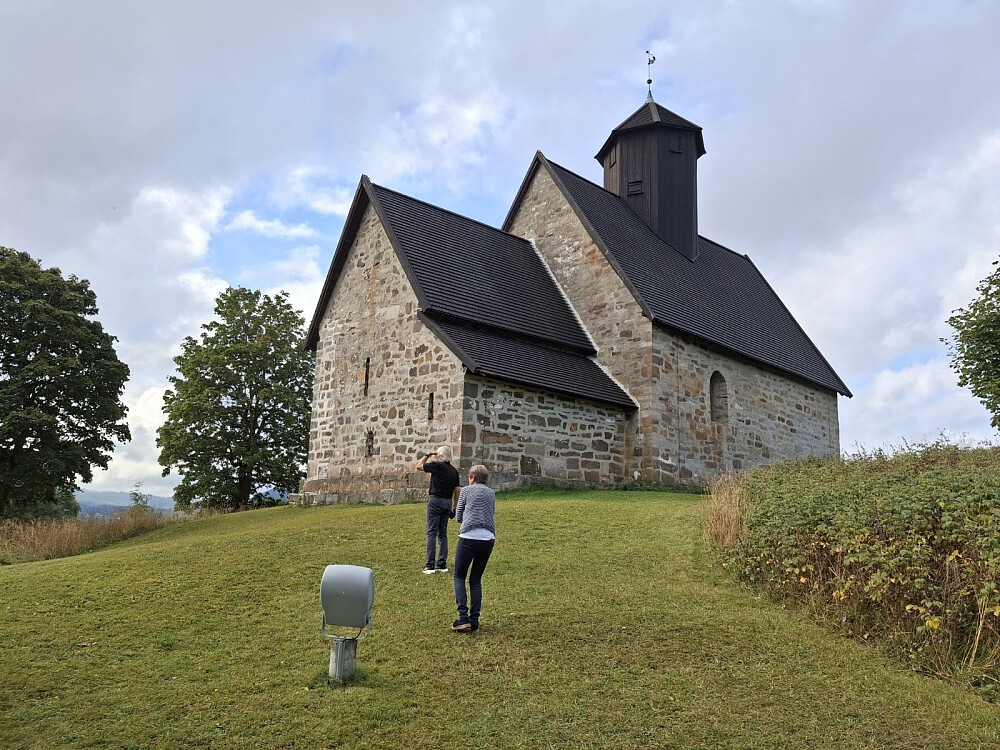Ved Tingelstad gamle kirke