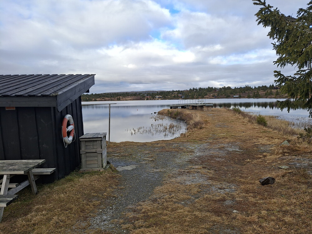 Ved Nevelvatnet gapahuk