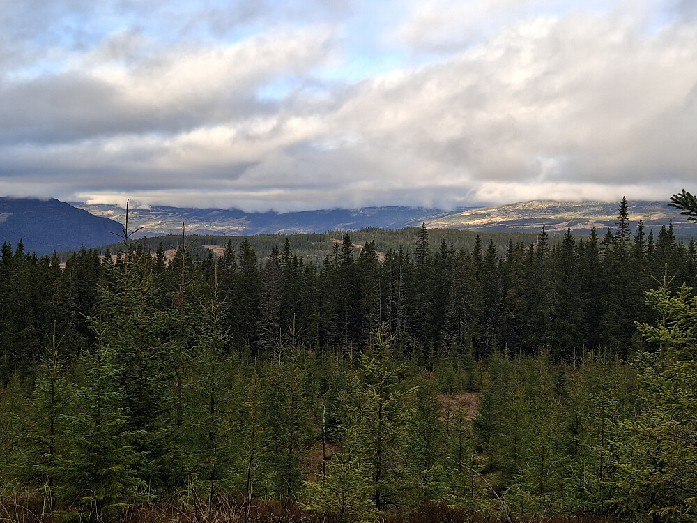 Utsikt mot Øyer og Mosetertoppen ved starten av Løytnantstien
