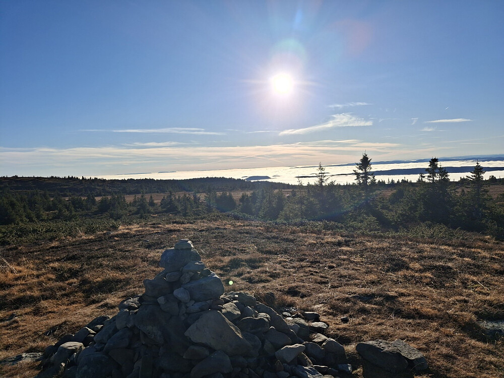 På tur oppover, ser ut over tåkehavet