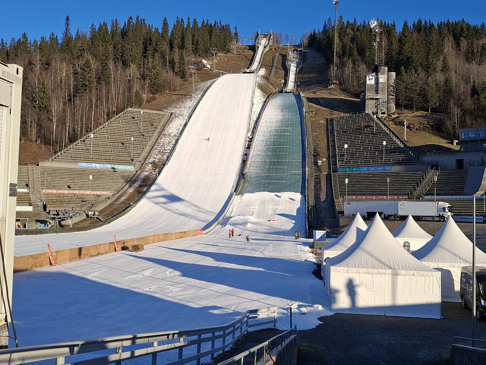 Og en som lander lenger opp i bakken