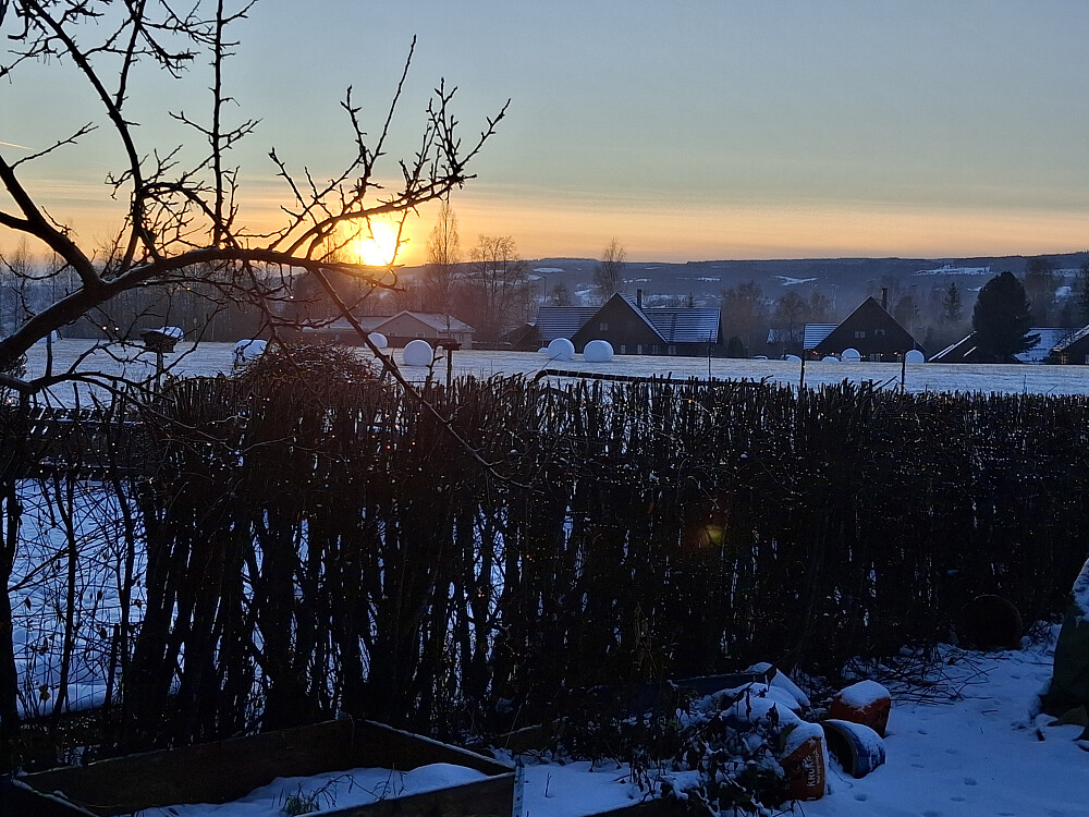 Solnedgang i Blestervegen,barnehage på tur