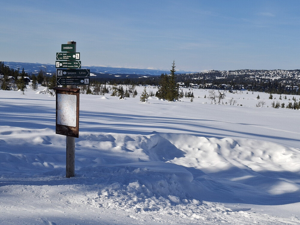 Ved løypekrysset Leirdalsstien