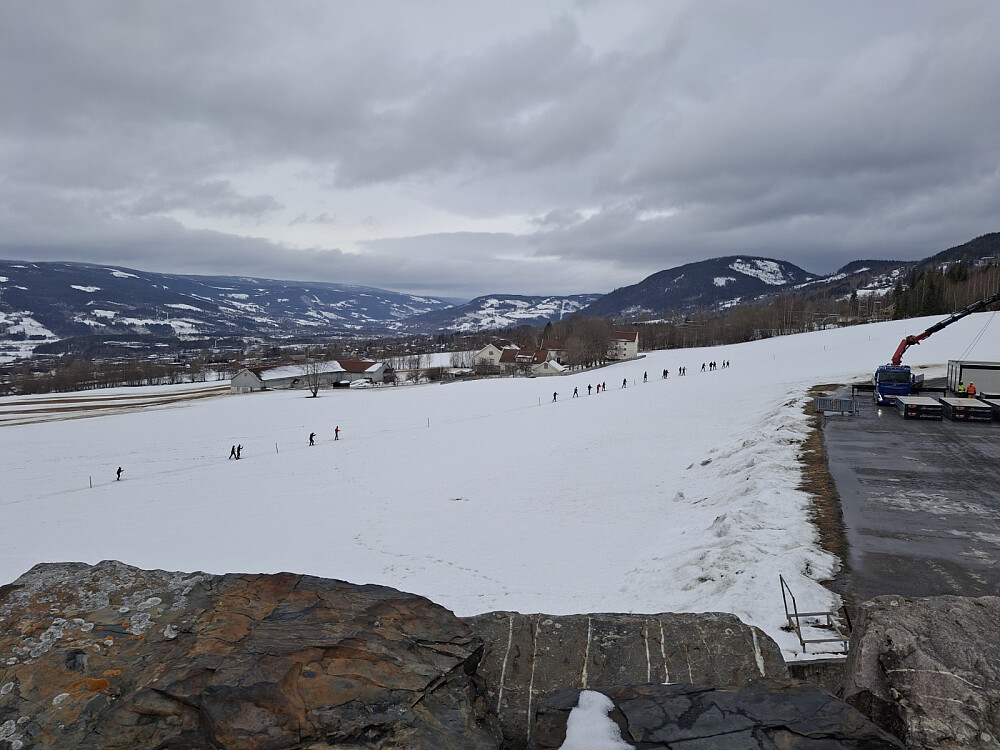 Men mange skiløpere på veg oppover
