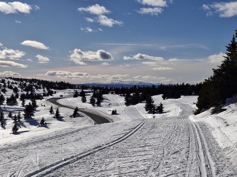 Ned mot parkeringsplassen, Synnfjellet i det fjerne